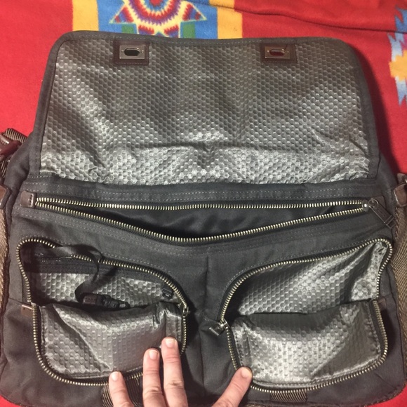 TUMI flawed messenger bag super quality EUC - Picture 4 of 16